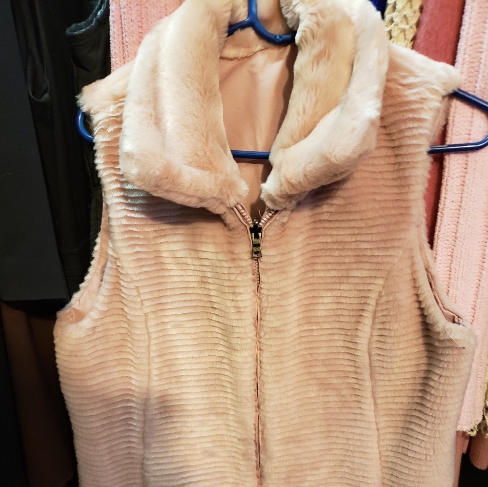 MAKE OFFER Reversible pink faux fur vest